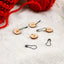 Set Marcadores De Tejido Y Regla Calibradora Para Palillos - Baúl de Ayün